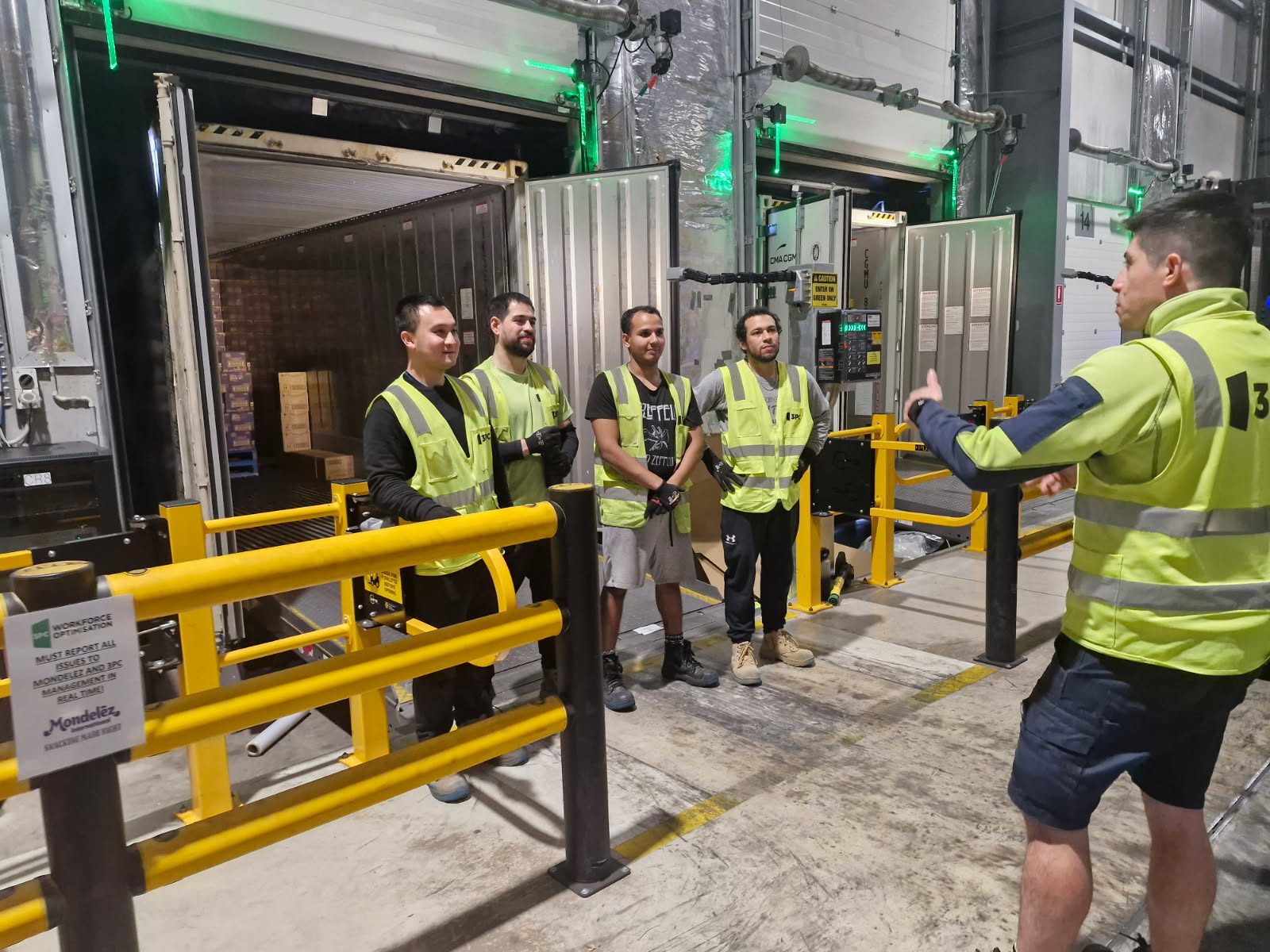 3PC crew unloading a container on site