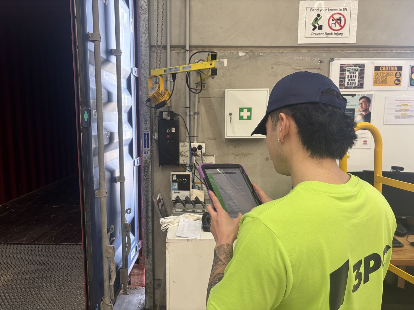 3PC supervisor reviewing live operational data on a screen in a customer warehouse